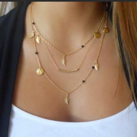 Boho sequin leaf necklace - Picture 2 of 7